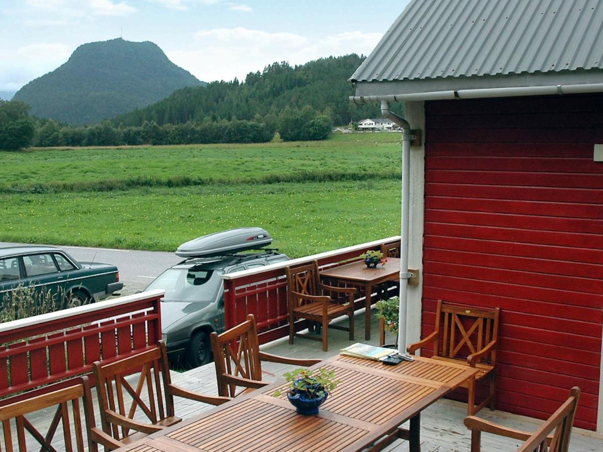 Three-Bedroom Holiday Home In Isfjorden Torvik Room photo